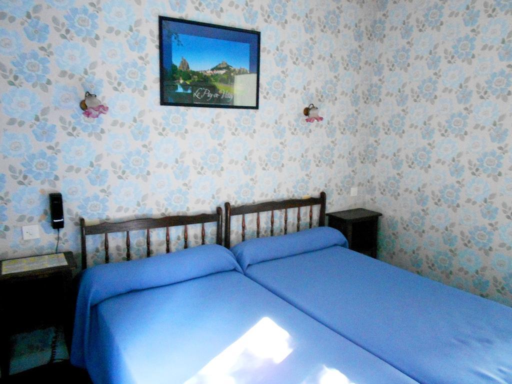 Hotel Restaurant Du Moulin De Barette Blavozy Room photo